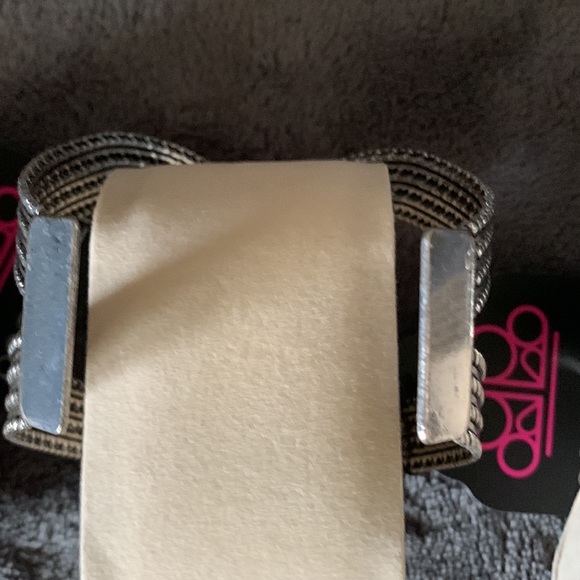 Set of Four (4) Paparazzi Silver Cuff Bracelets. NWT - Picture 7 of 9
